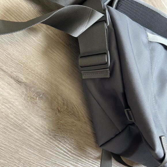 Timbuk2 Classic Messenger Crossbody Bag Gray Stuck in the Middle Commuter LOGO - Picture 10 of 11